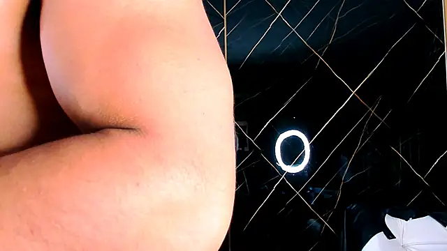 Owen Muzcle online show from 10/25/25, 04:11