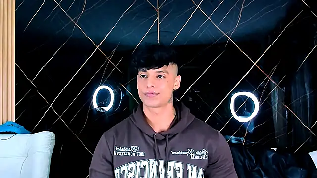 Owen Muzcle online show from 11/01/25, 03:24