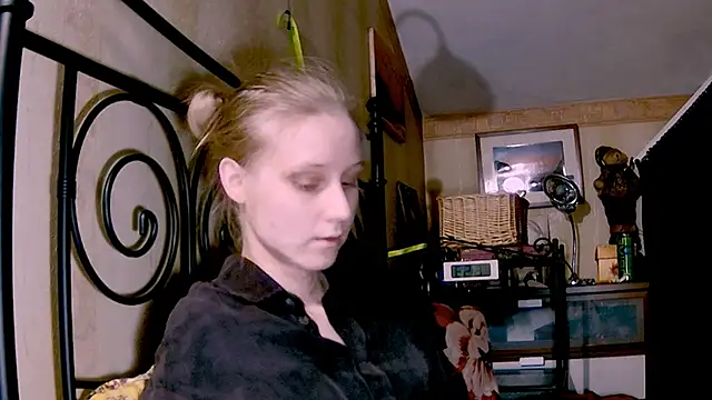 Snapshot of KatiKate chatting on 01/18/25, 03:49 KatiKate online show from 01/18/25, 03:49