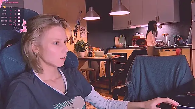 KatiKate online show from 10/25/25, 04:29