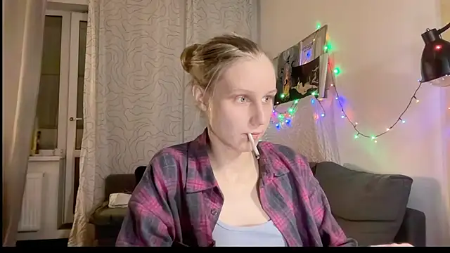 Snapshot of KatiKate chatting on 02/10/25, 12:08 KatiKate online show from 02/10/25, 12:08