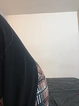 Snapshot of KloheCurvy chatting on 10/25/25, 03:56 KloheCurvy online show from 10/25/25, 03:56