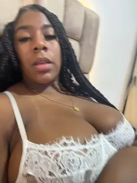 Snapshot of KloheCurvy chatting on 09/16/25, 11:11 KloheCurvy online show from 09/16/25, 11:11