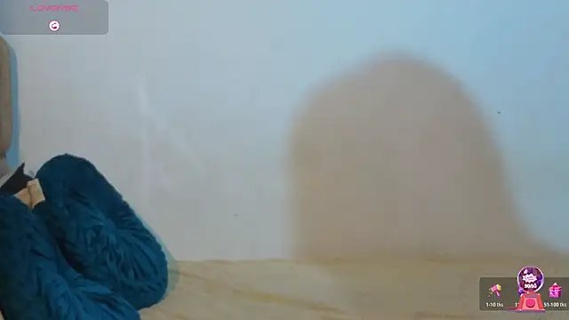 Snapshot of KloheCurvy chatting on 11/14/25, 03:59 KloheCurvy online show from 11/14/25, 03:59