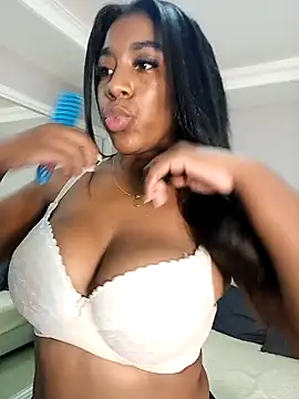 Snapshot of KloheCurvy chatting on 01/27/25, 11:43 KloheCurvy online show from 01/27/25, 11:43