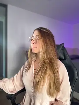 Snapshot of SophieRaily_ chatting on 02/10/26, 08:41 SophieRaily online show from 02/10/26, 08:41