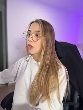 Snapshot of SophieRaily_ chatting on 02/25/26, 10:09 SophieRaily online show from 02/25/26, 10:09