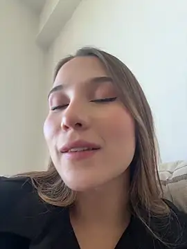 SophieRaily  online show from 10/28/25, 08:41