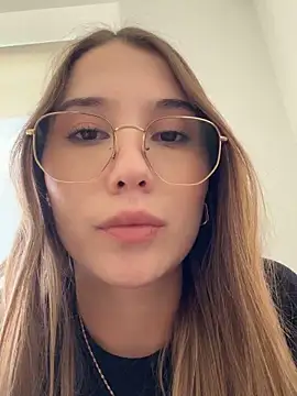 Snapshot of SophieRaily_ chatting on 09/17/25, 07:05 SophieRaily online show from 09/17/25, 07:05