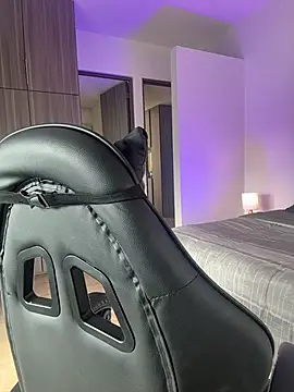 SophieRaily  online show from 12/18/25, 04:33