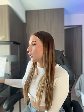 SophieRaily  online show from 11/06/25, 06:45