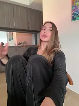 Snapshot of SophieRaily_ chatting on 02/04/25, 11:49 SophieRaily online show from 02/04/25, 11:49