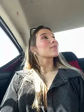Snapshot of SophieRaily_ chatting on 02/21/25, 05:20 SophieRaily online show from 02/21/25, 05:20
