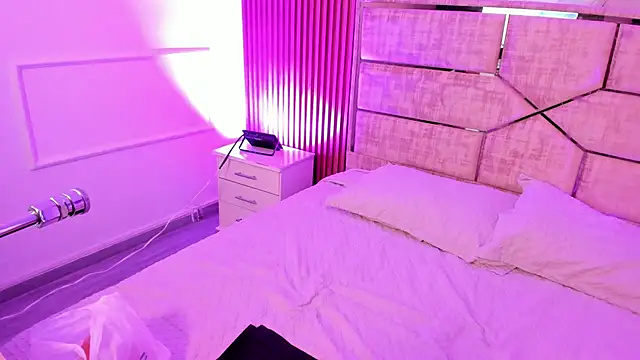 Snapshot of MiiaaMoonroee chatting on 02/05/26, 08:15 MiiaaMoonroee online show from 02/05/26, 08:15