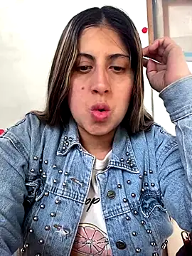 girl anni online show from 10/01/25, 12:09