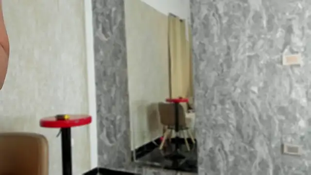 Snapshot of Violetrousse chatting on 03/08/25, 01:06 Violetrousse online show from 03/08/25, 01:06