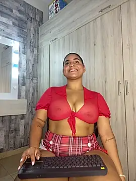 Snapshot of Violetrousse chatting on 12/21/25, 07:04 Violetrousse online show from 12/21/25, 07:04