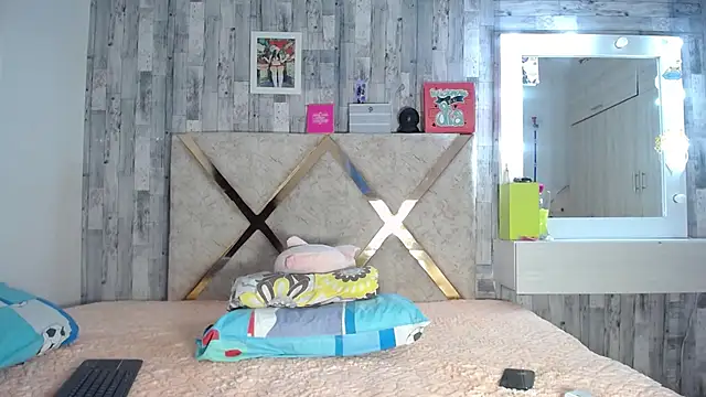 Snapshot of Violetrousse chatting on 02/24/26, 10:32 Violetrousse online show from 02/24/26, 10:32