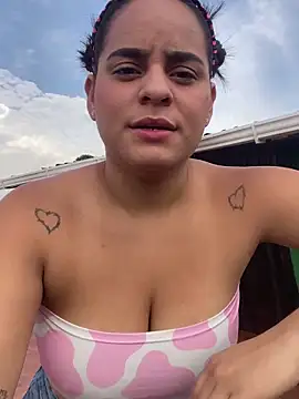 Snapshot of Violetrousse chatting on 02/05/26, 09:21 Violetrousse online show from 02/05/26, 09:21