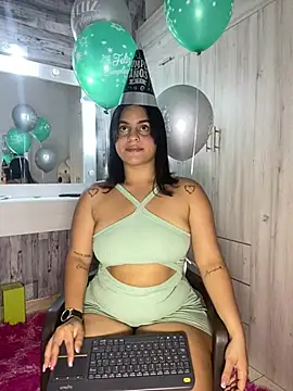 Snapshot of Violetrousse chatting on 02/18/26, 11:01 Violetrousse online show from 02/18/26, 11:01