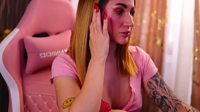 Snapshot of KimSkyex chatting on 03/04/25, 02:21 KimSkyex online show from 03/04/25, 02:21