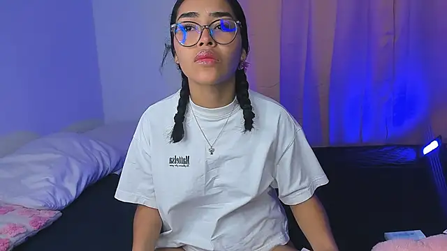 Snapshot of Mia_petite01 chatting on 02/08/25, 10:29 Mia petite01 online show from 02/08/25, 10:29