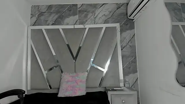 Snapshot of Mia_petite01 chatting on 06/06/26, 12:05 Mia petite01 online show from 06/06/26, 12:05