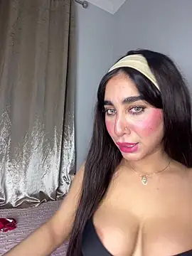 Snapshot of Meryem_Queen chatting on 04/02/26, 02:41 Meryem Queen online show from 04/02/26, 02:41