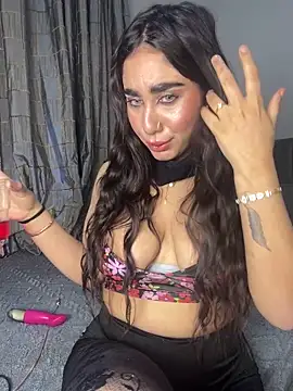 Snapshot of Meryem_Queen chatting on 03/06/26, 10:49 Meryem Queen online show from 03/06/26, 10:49