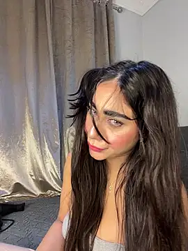 Snapshot of Meryem_Queen chatting on 03/27/26, 03:04 Meryem Queen online show from 03/27/26, 03:04