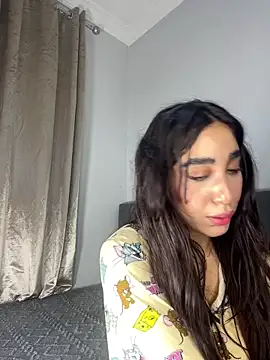 Snapshot of Meryem_Queen chatting on 04/28/26, 01:04 Meryem Queen online show from 04/28/26, 01:04