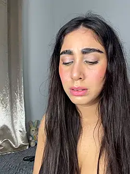 Snapshot of Meryem_Queen chatting on 03/26/26, 03:27 Meryem Queen online show from 03/26/26, 03:27