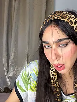 Snapshot of Meryem_Queen chatting on 04/15/26, 10:21 Meryem Queen online show from 04/15/26, 10:21