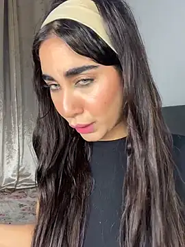 Snapshot of Meryem_Queen chatting on 03/24/26, 11:49 Meryem Queen online show from 03/24/26, 11:49