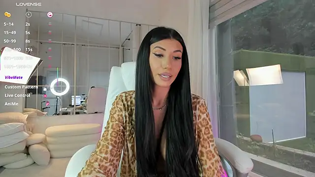 Snapshot of missdiamond_ chatting on 11/07/25, 08:08 missdiamond online show from 11/07/25, 08:08