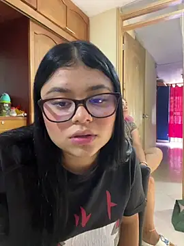 alissonfernandez  online show from 10/18/25, 04:31