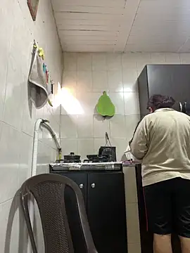 alissonfernandez  online show from 09/18/25, 04:21