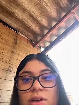 alissonfernandez  online show from 10/17/25, 04:20