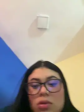 Snapshot of alissonfernandez_ chatting on 01/11/26, 05:09 alissonfernandez online show from 01/11/26, 05:09