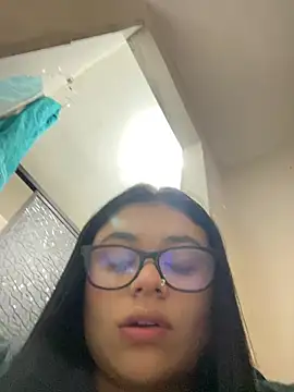 alissonfernandez  online show from 04/18/26, 04:26