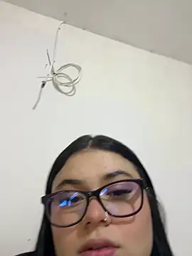 alissonfernandez  online show from 05/05/26, 10:57