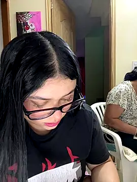 alissonfernandez  online show from 11/13/25, 10:13