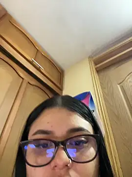 Snapshot of alissonfernandez_ chatting on 12/21/25, 04:52 alissonfernandez online show from 12/21/25, 04:52