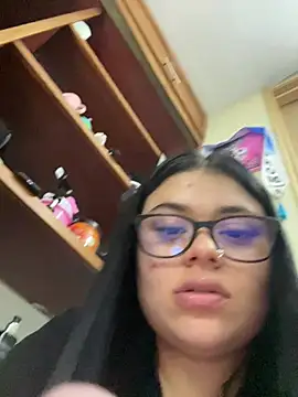 Snapshot of alissonfernandez_ chatting on 02/04/26, 01:33 alissonfernandez online show from 02/04/26, 01:33