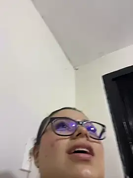 alissonfernandez  online show from 05/27/26, 08:16