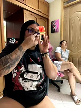 alissonfernandez  online show from 10/25/25, 08:42