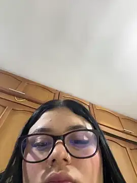 alissonfernandez  online show from 11/02/25, 12:37