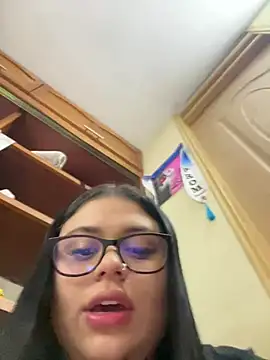 alissonfernandez  online show from 04/09/26, 01:29