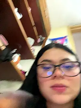 Snapshot of alissonfernandez_ chatting on 01/18/26, 06:44 alissonfernandez online show from 01/18/26, 06:44