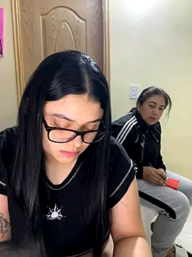 alissonfernandez  online show from 11/17/25, 11:42